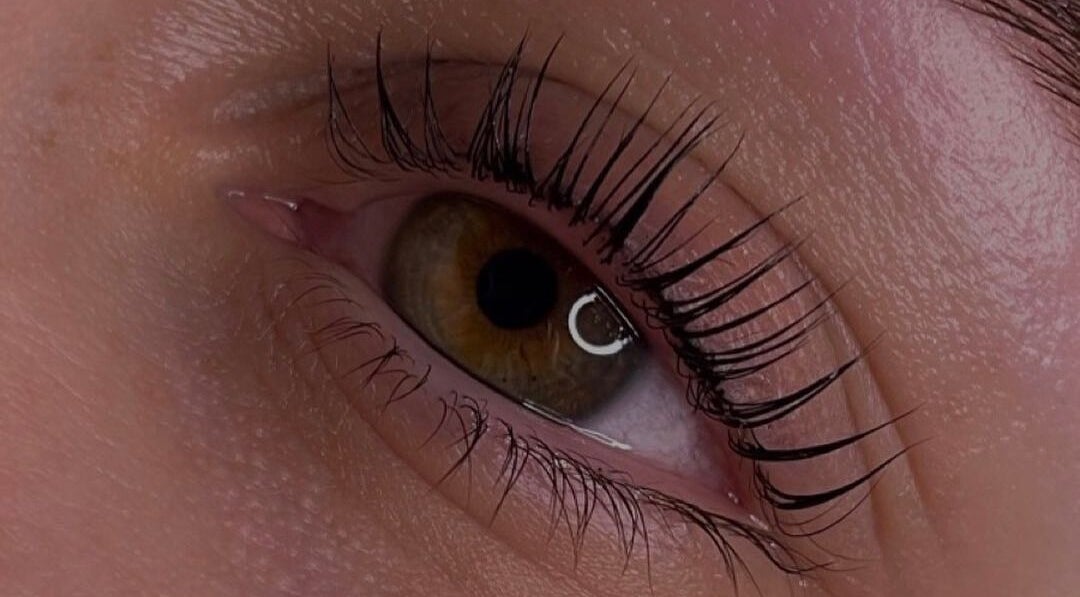 Close-up of styled eyelashes at Billie’s Brows and Nails in Hastings, England, GB, showcasing expert beauty care.