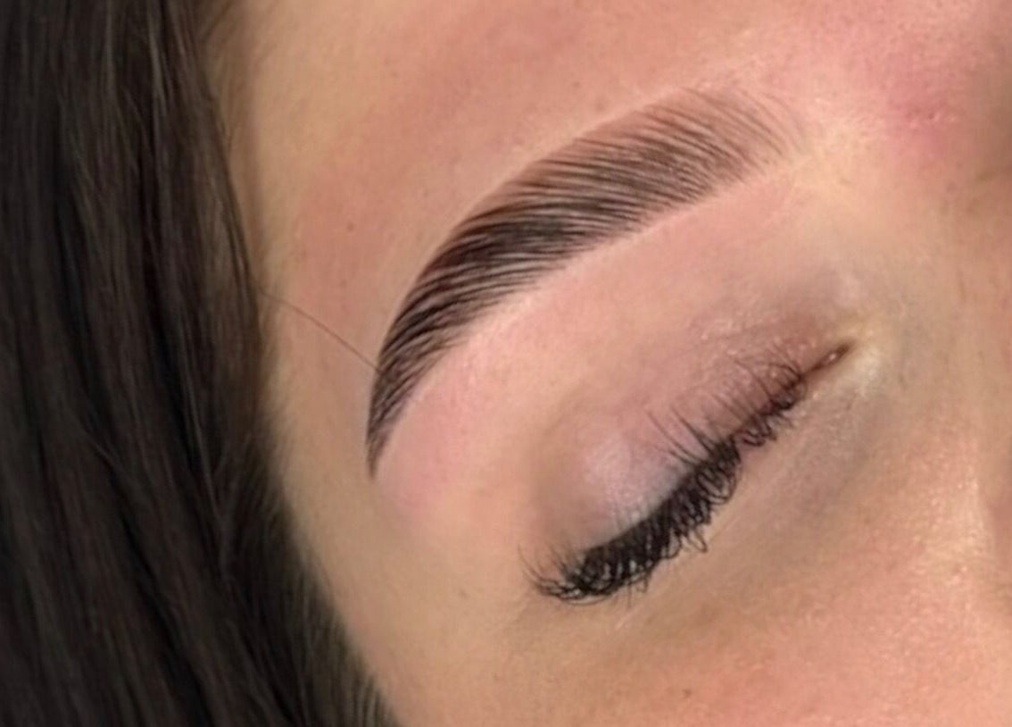 Expertly shaped eyebrow at Lucisbeautyroom, Redlodge, England, GB, showcasing precision threading.