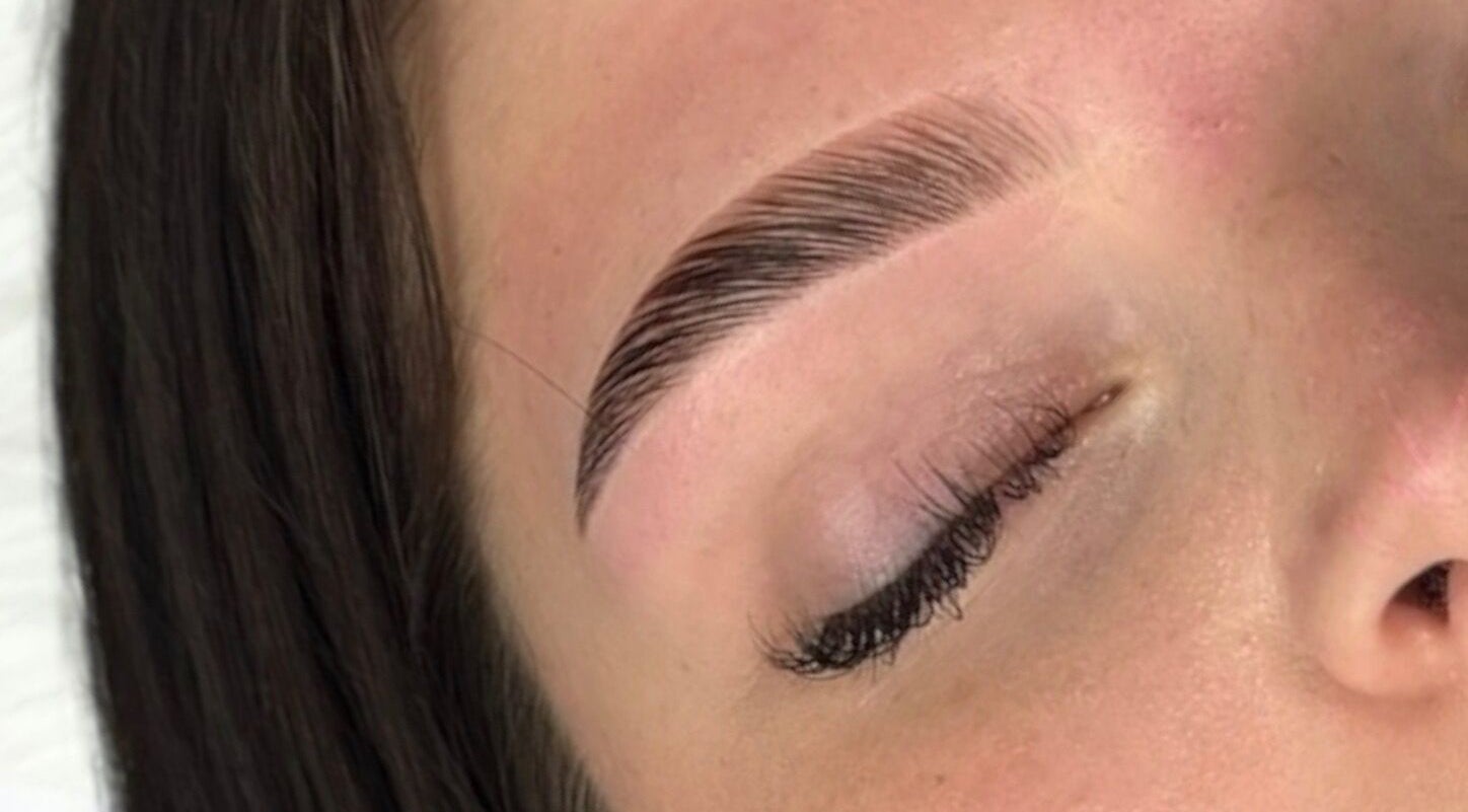 Expertly shaped eyebrow at Lucisbeautyroom, Redlodge, England, GB, showcasing precision threading.