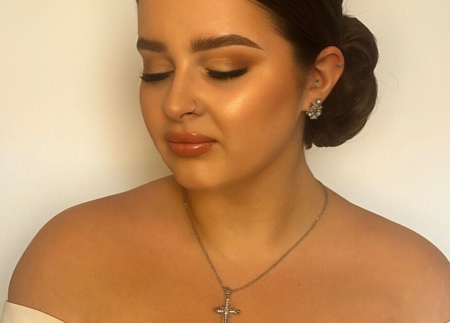 Woman with elegant makeup at Lucisbeautyroom, Redlodge, England, GB.