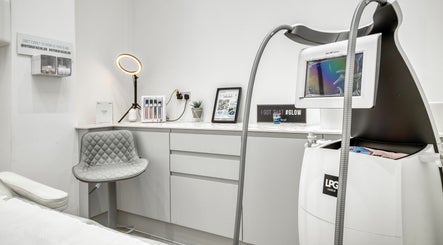 Simply Clinics - Chelsea treatment room in London, England, GB, showcasing modern wellness equipment.