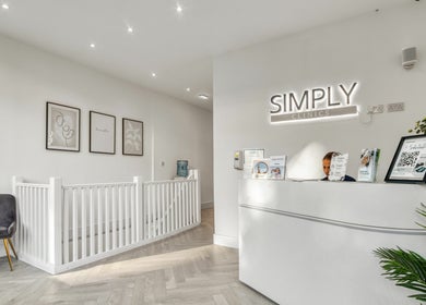 Elegant reception area at Simply Clinics - Chelsea in London, England, GB, showcasing modern decor and welcoming atmosphere.