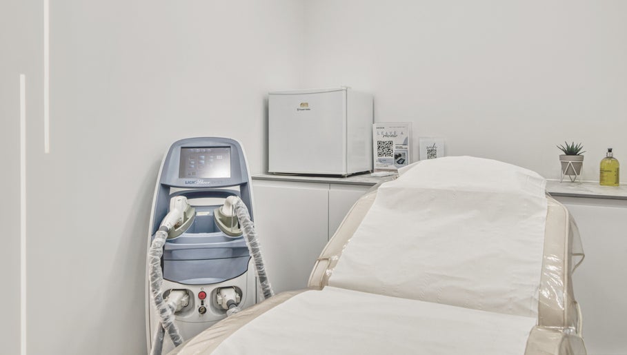 Simply Clinics - Shepherds Bush image 1