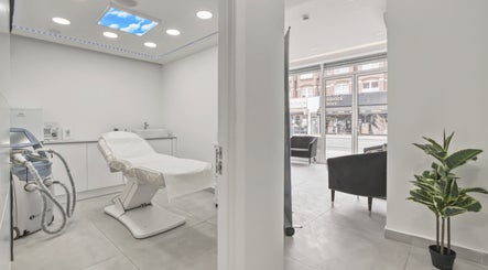 Simply Clinics - Shepherds Bush image 2
