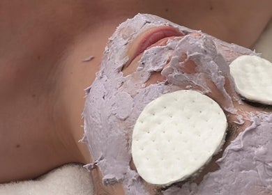 Relaxing lavender facial treatment at Studio Beauté Deluxe, Montréal, Québec, CA. Experience rejuvenation.