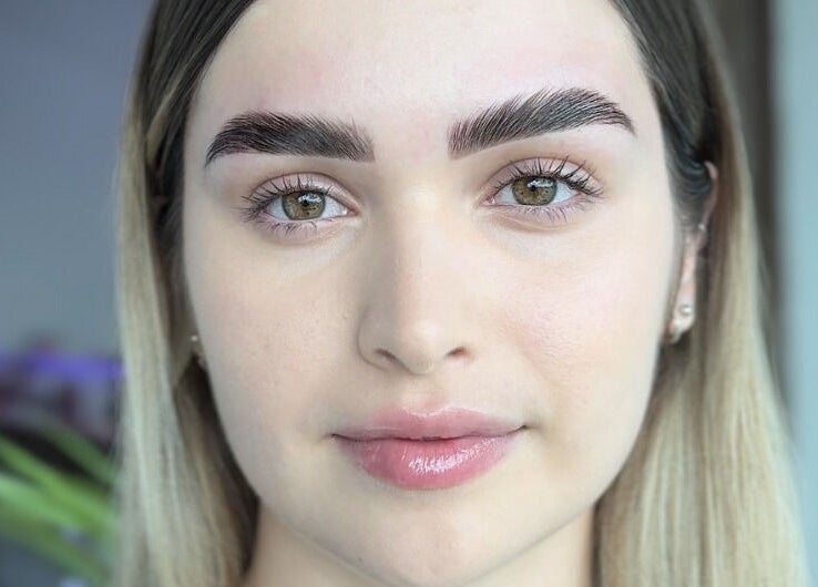 Tratamiento de cejas realizado en Studio Eyo, Chihuahua, Chihuahua, MX con acabado impecable.