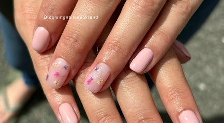 Blooming Nails изображение 3