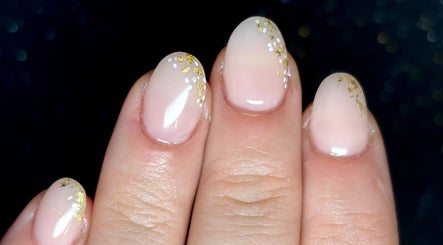 Blooming Nails