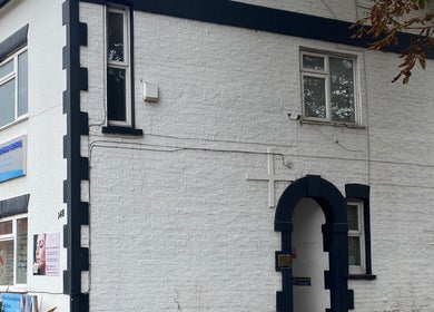 Intuitive Bodywork's elegant exterior in Rickmansworth, England, GB, showcasing its inviting white brick design.