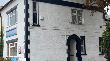 Intuitive Bodywork's elegant exterior in Rickmansworth, England, GB, showcasing its inviting white brick design.