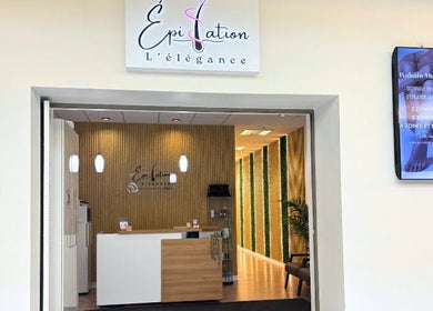 Entrée de Épilation l’élégance à Brossard, Québec, CA, avec un accueil moderne et un design chaleureux.