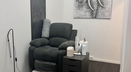 Komfortabel stol hos My Nails CPH i Rødovre, DK. Perfekt til afslappende skønhedsbehandlinger.