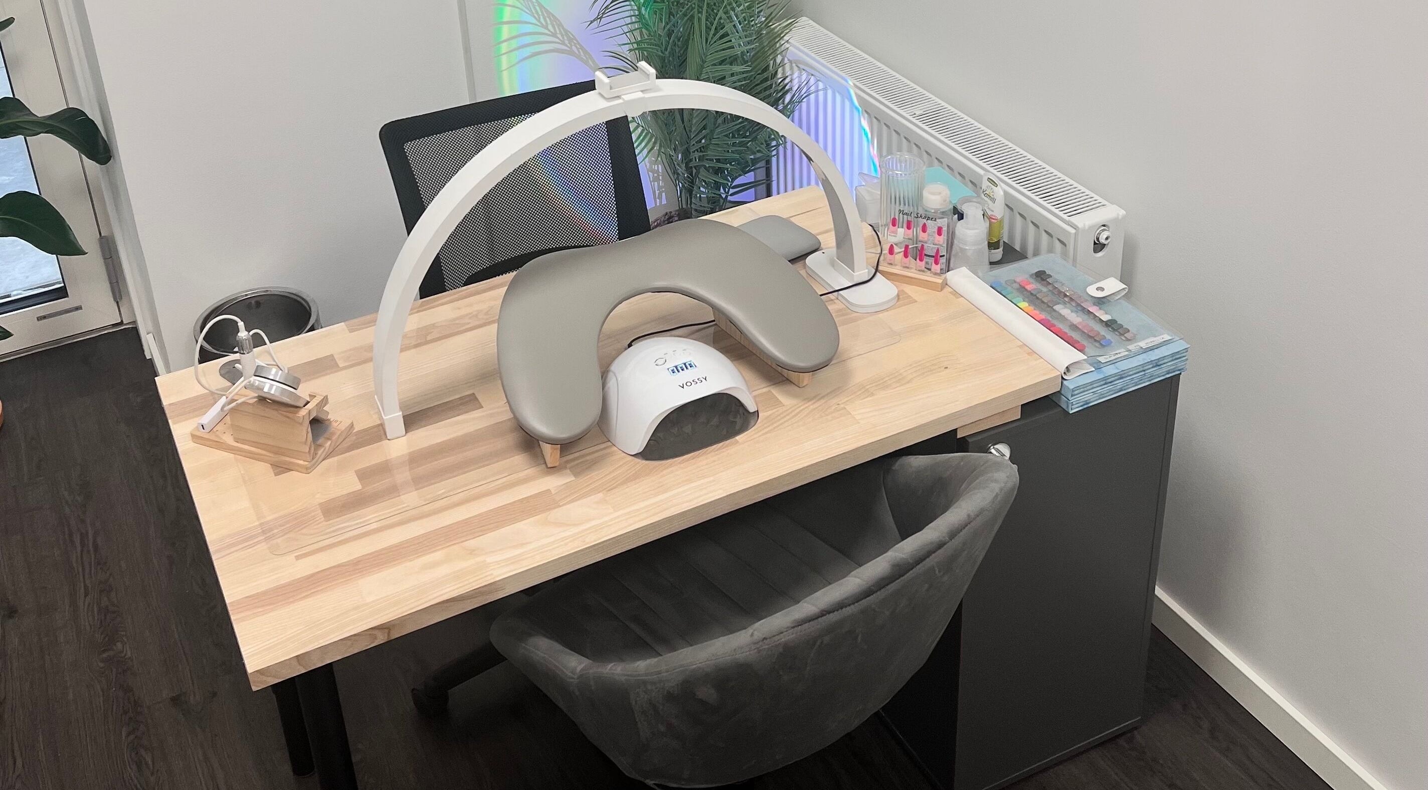 Nail care station hos My Nails CPH, Rødovre, DK, med moderne udstyr og komfortabel indretning.