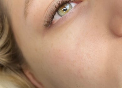Primer plano de ojos con extensiones en Baby Lashes, Ciudad De México, MX.