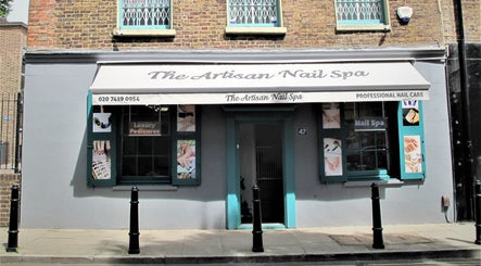 Gambar The Artisan Nail Spa 2