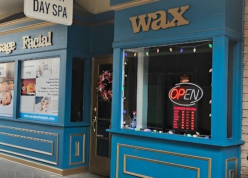 Front view of Acqua Spa with blue facade in Orlando, Florida, US, featuring massage, facial, and waxing services.