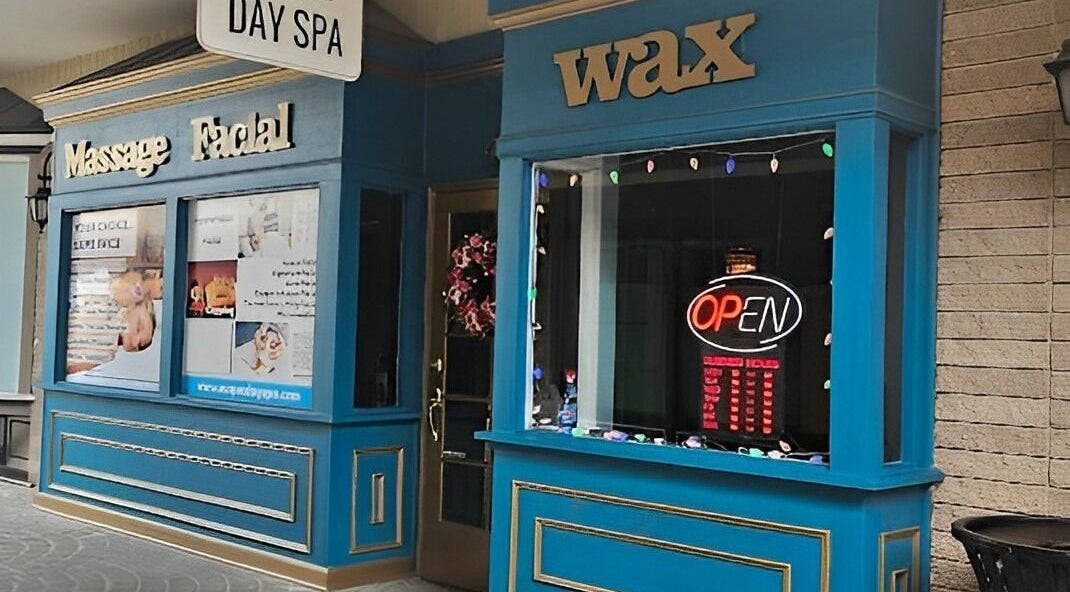 Front view of Acqua Spa with blue facade in Orlando, Florida, US, featuring massage, facial, and waxing services.