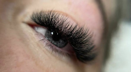 Bron’z Beauty Bar image 2