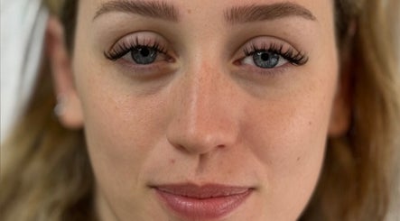 Graceful Beauty image 3