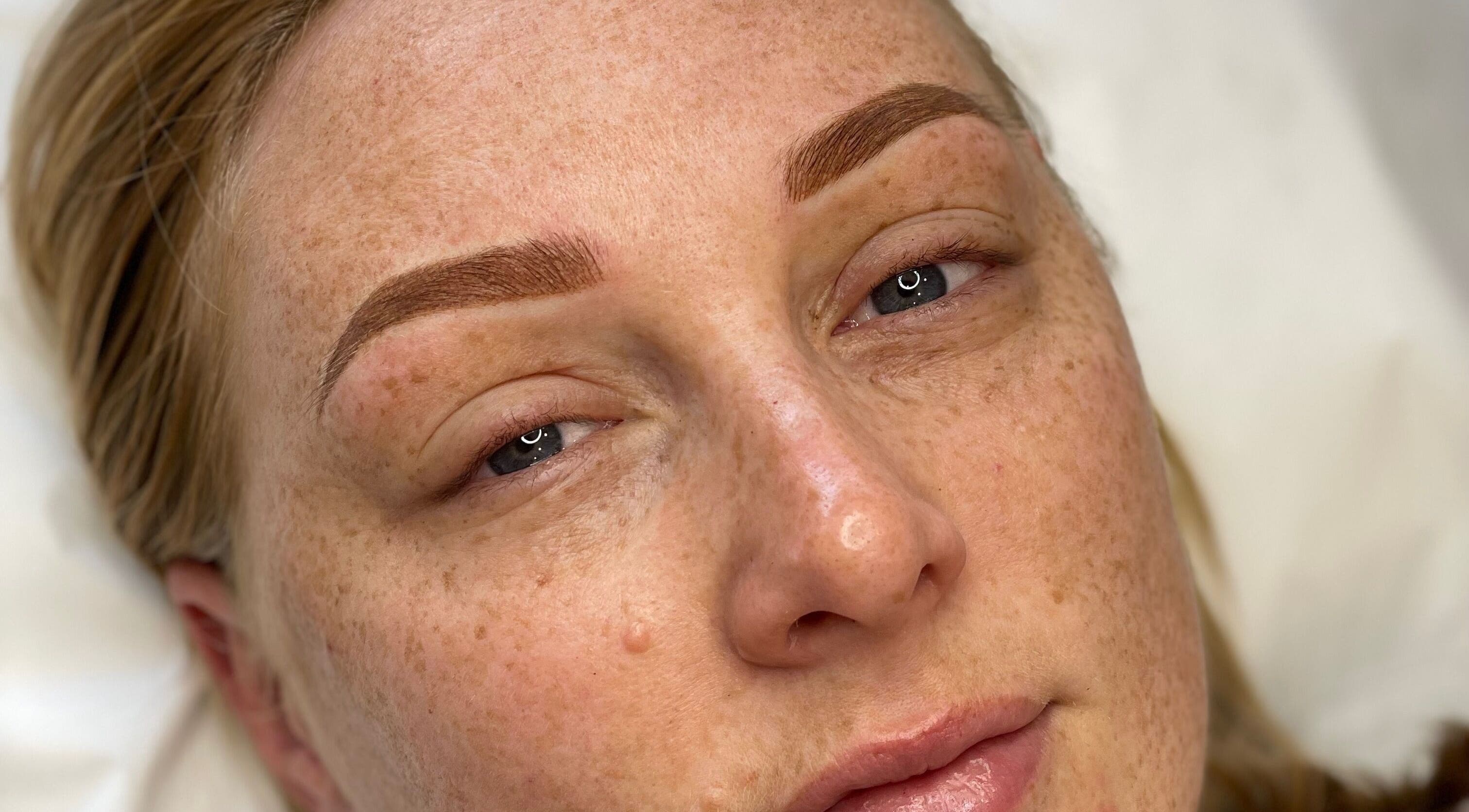 Expertly shaped eyebrows at Em Poko Beauty & Cosmetic Tattooing, Helena Valley, Western Australia, AU.