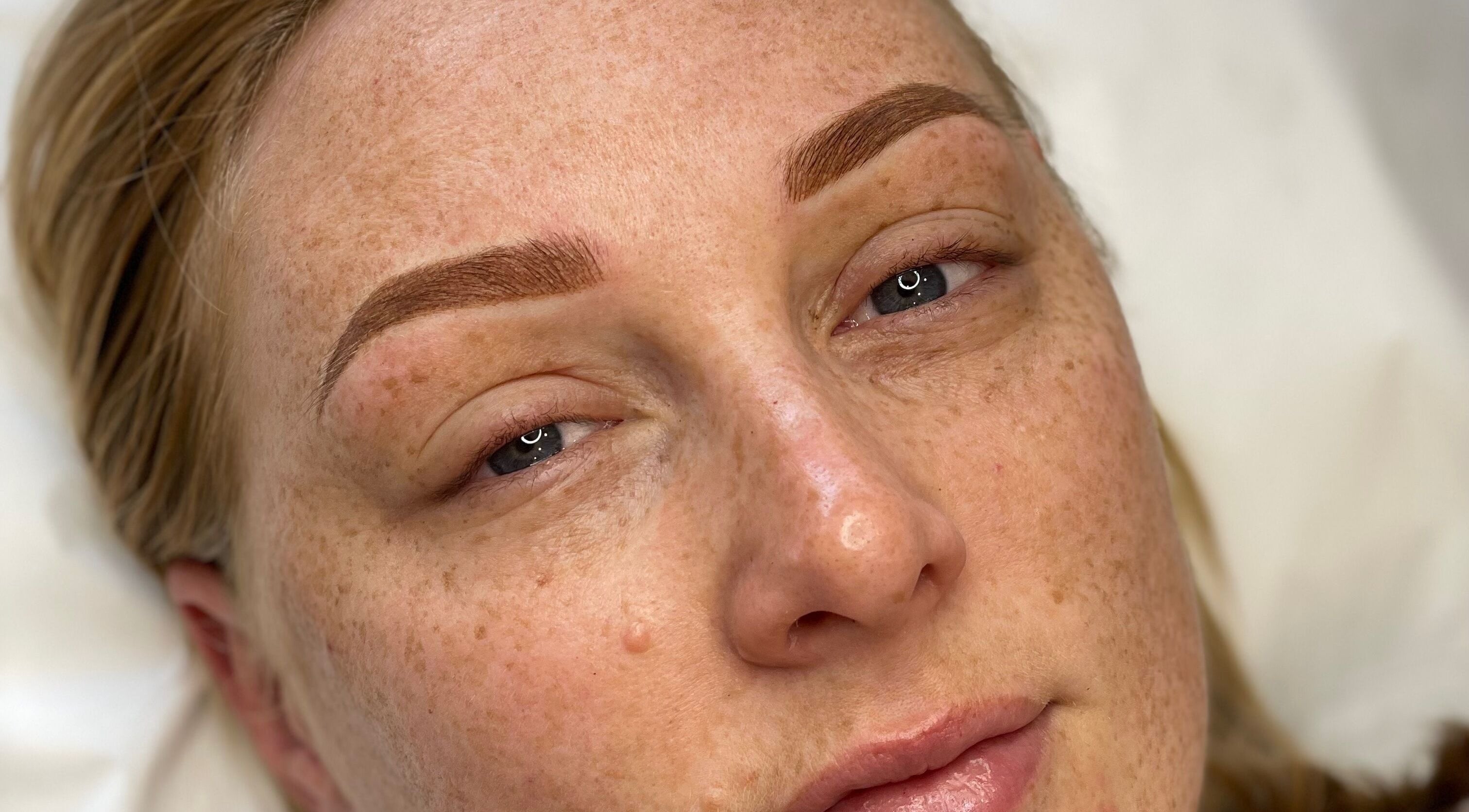 Expertly shaped eyebrows at Em Poko Beauty & Cosmetic Tattooing, Helena Valley, Western Australia, AU.