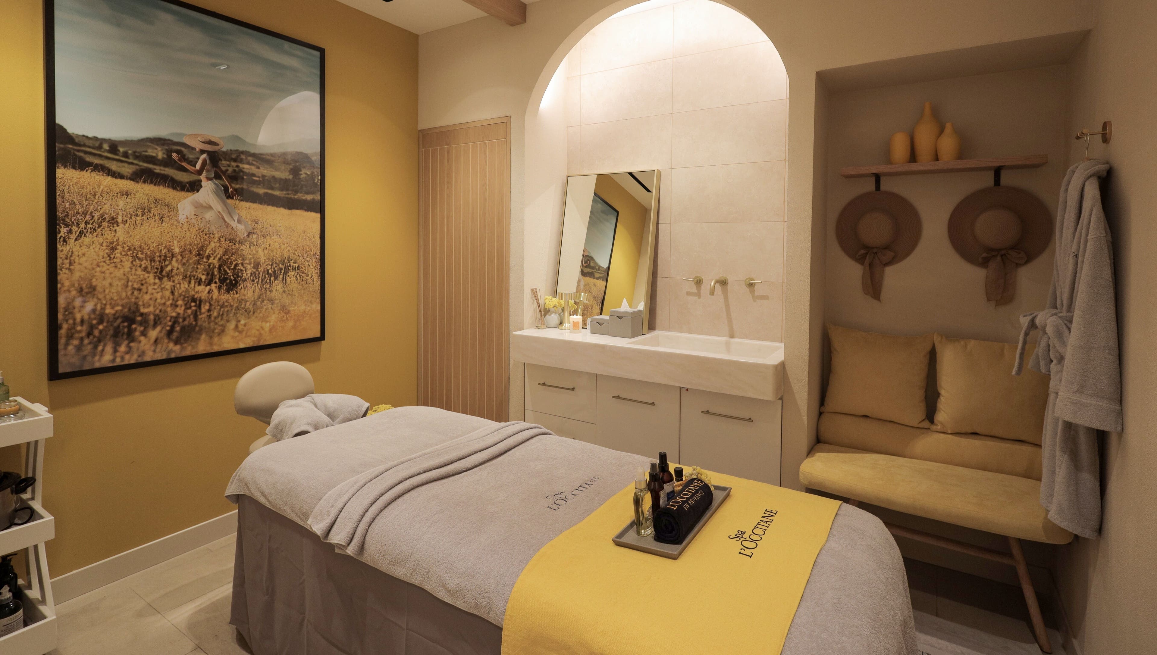 Tranquil treatment room at L’Occitane Spa at Dubai Hills, دبي, دبي, AE with soothing decor and massage bed.
