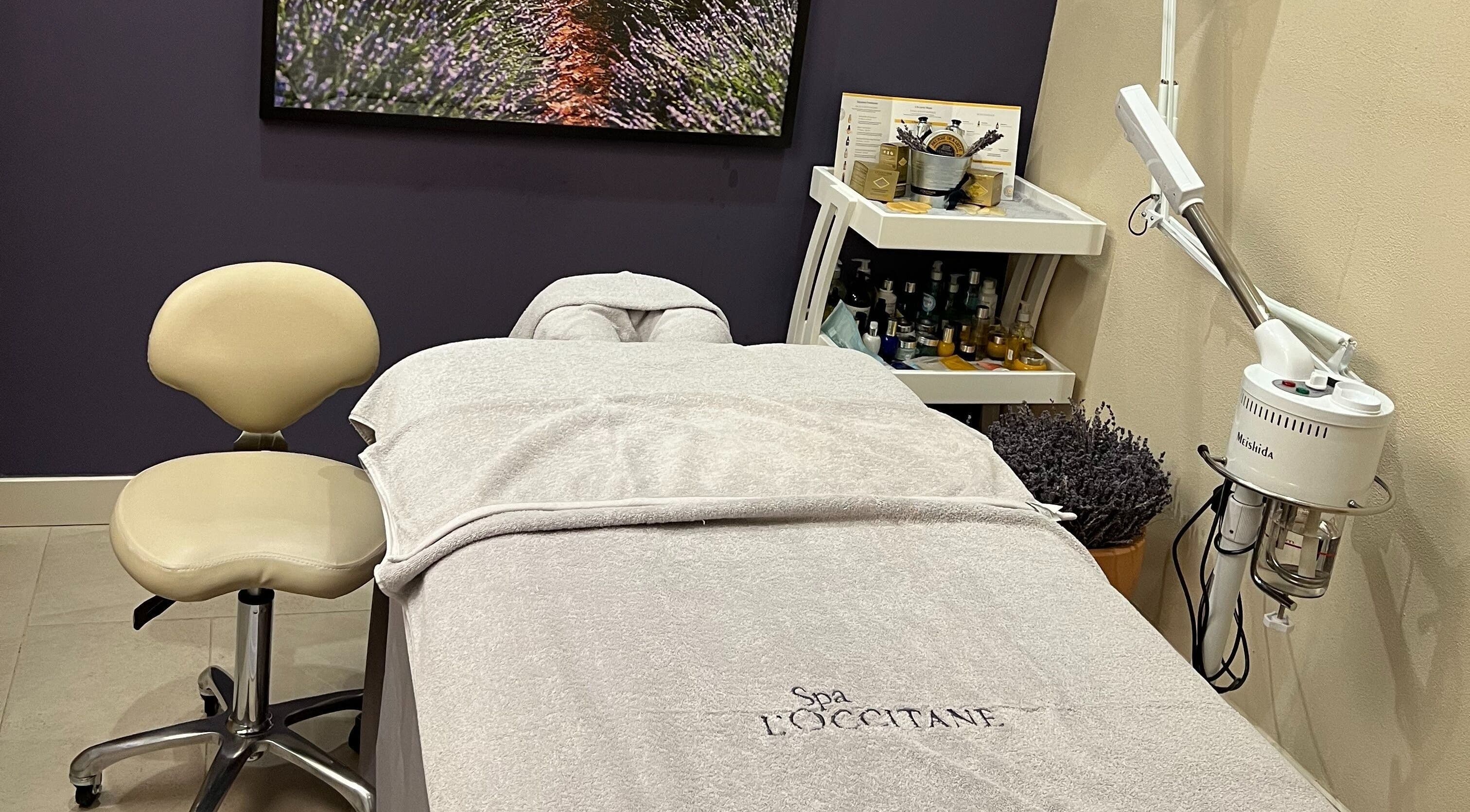 Relaxing treatment room at L’Occitane Spa at Dubai Hills, دبي, دبي, AE.