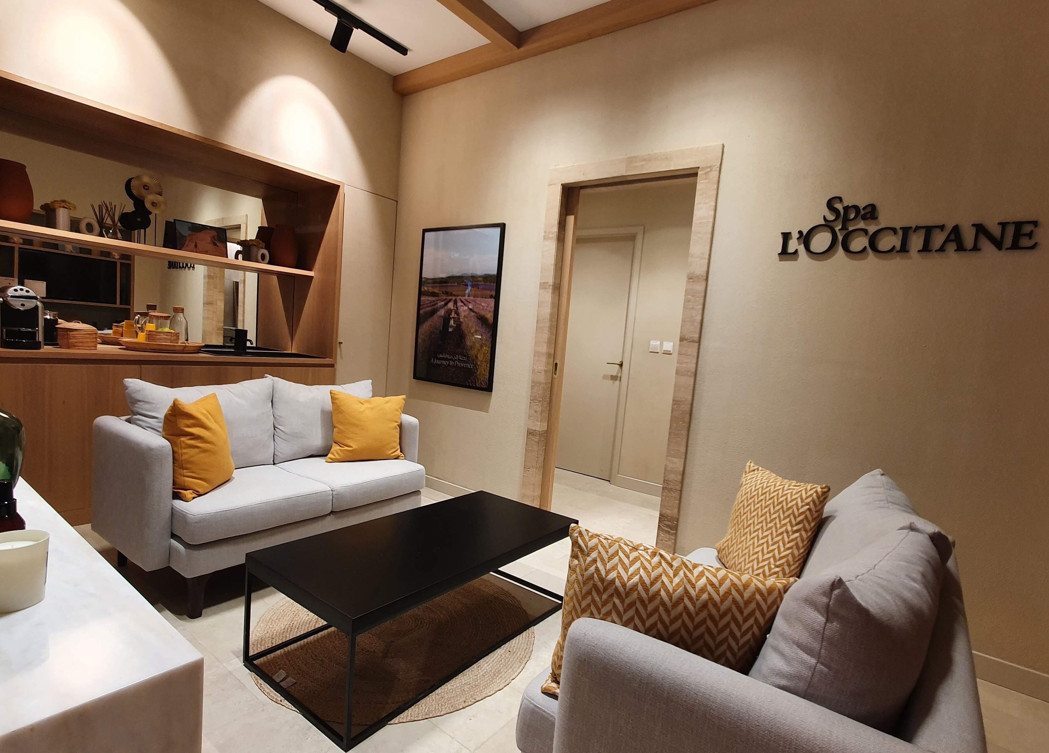 Elegant seating in the welcoming area at L’Occitane Spa at Dubai Hills, دبي, دبي, AE.