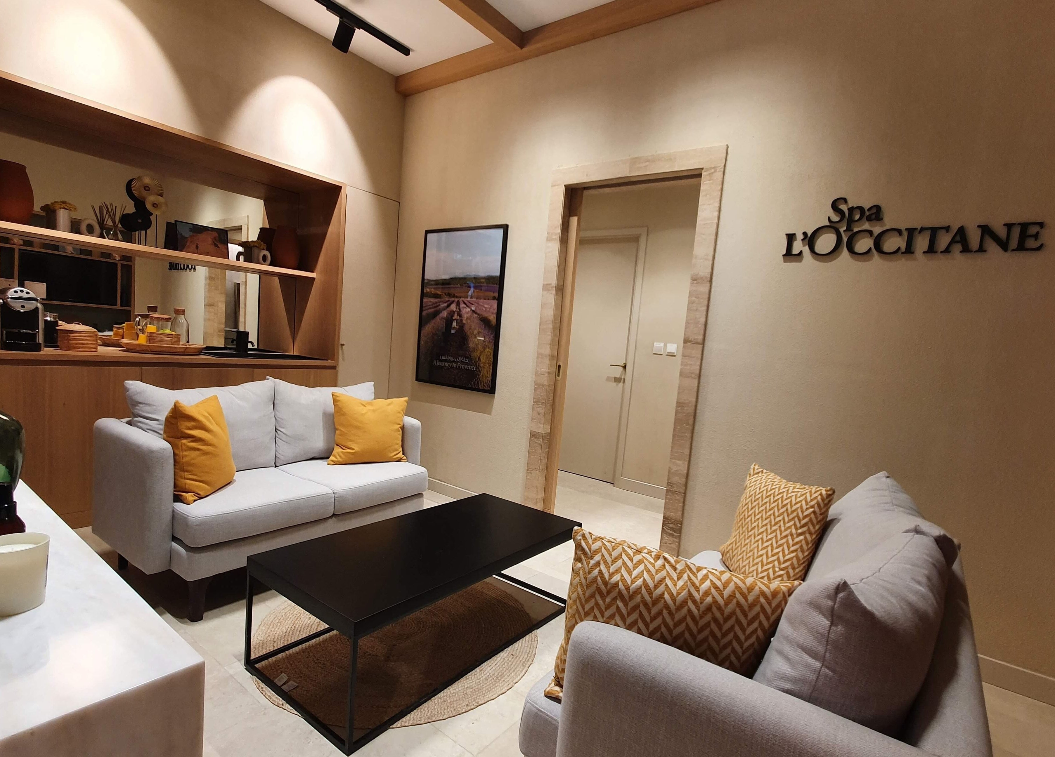 Elegant seating in the welcoming area at L’Occitane Spa at Dubai Hills, دبي, دبي, AE.