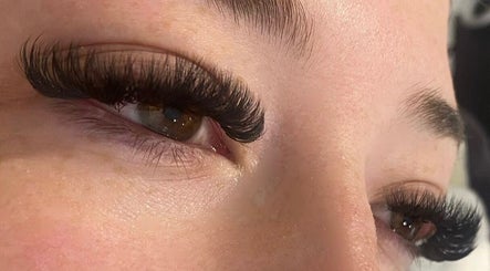 Jade Davison Lashes imagem 2