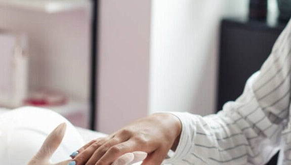 علاج تقليم الأظافر في صالون سليندر ليديز | خدمة منزلية، دبي، دبي، الإمارات.