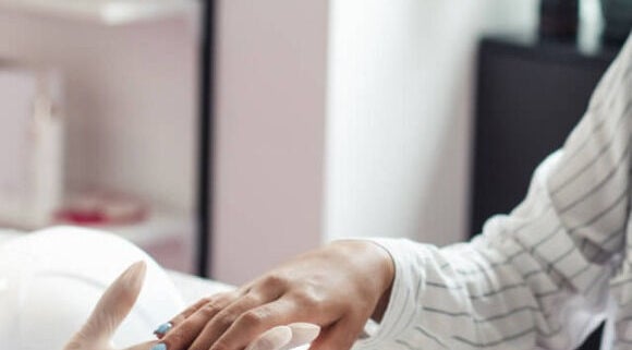 علاج تقليم الأظافر في صالون سليندر ليديز | خدمة منزلية، دبي، دبي، الإمارات.