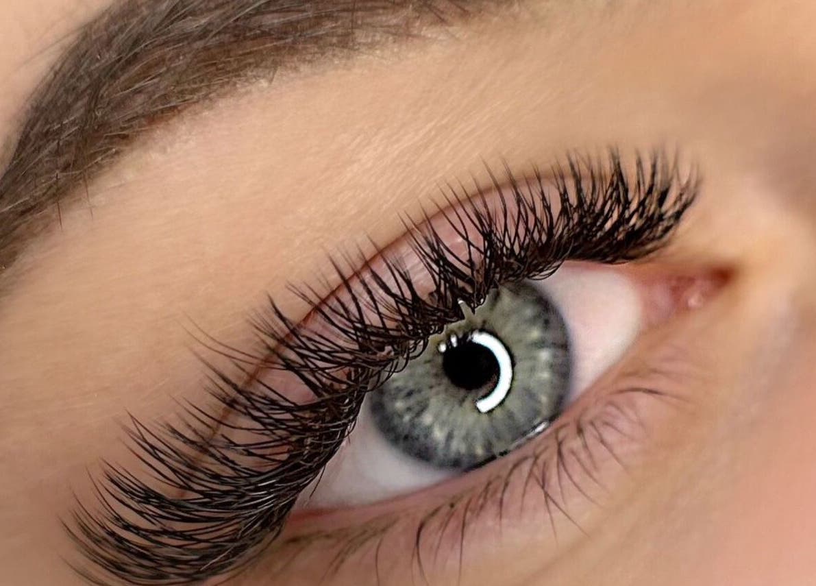 Detaljeret øjenfoto med forlængede vipper fra Lash Clinic Copenhagen, København, Denmark, DK.