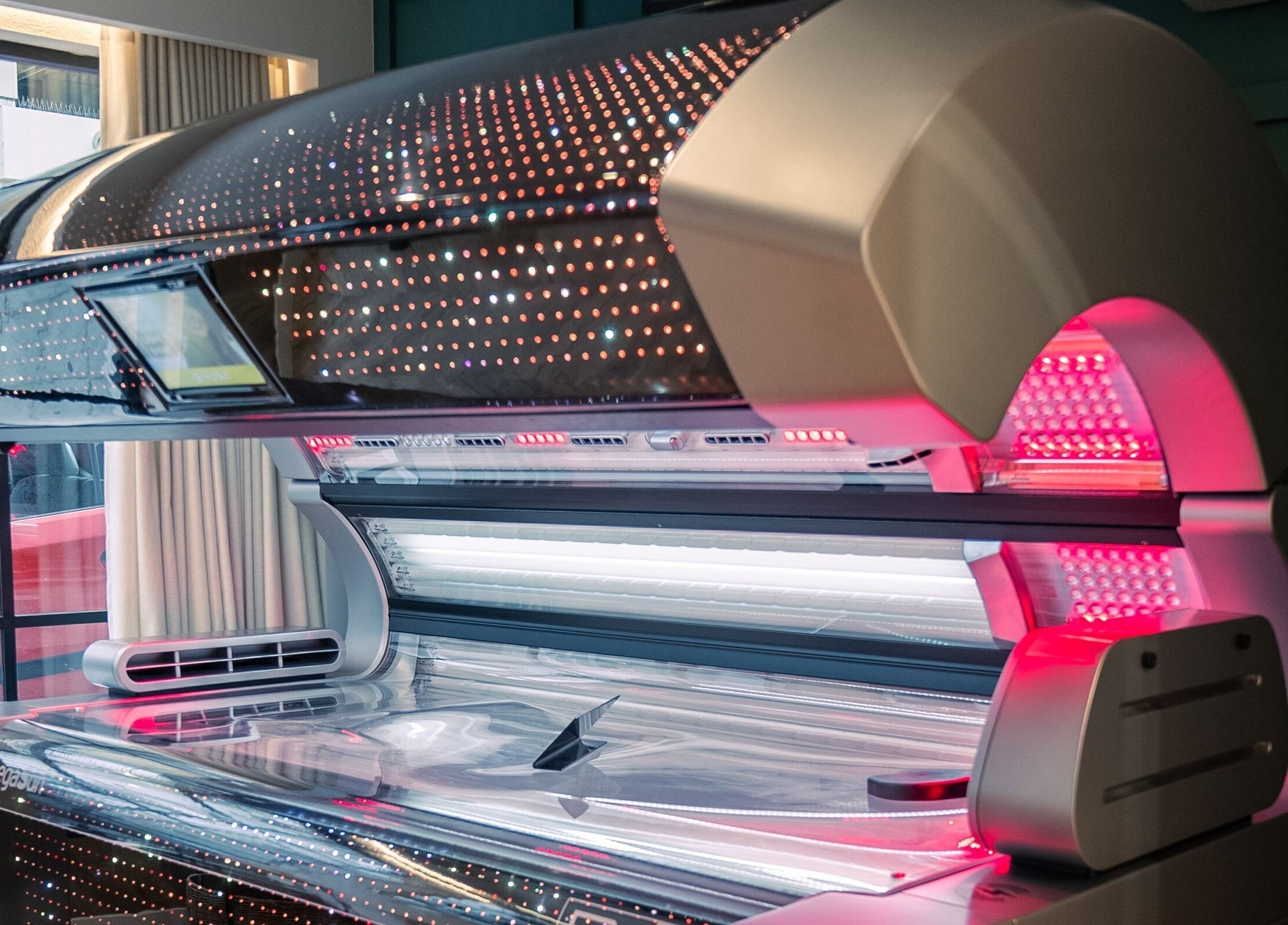 Σολάριουμ υψηλής τεχνολογίας στο Ethereal Sun Solarium, Ιωάννινα, GR για άψογο μαύρισμα.