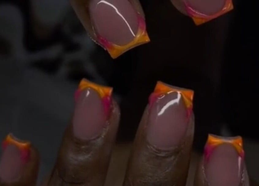 Vurige en kleurrijke nagels gestyled bij Zarra's Trap Beauty, Paramaribo, Paramaribo, SR.