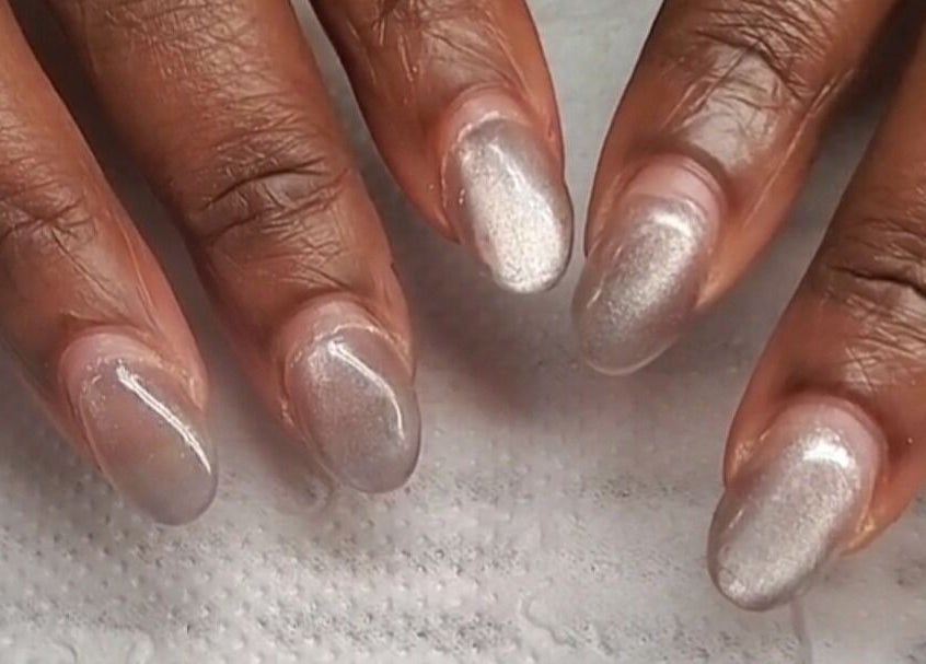 Glanzende nagelsessie bij Zarra's Trap Beauty, Paramaribo, Paramaribo, SR.