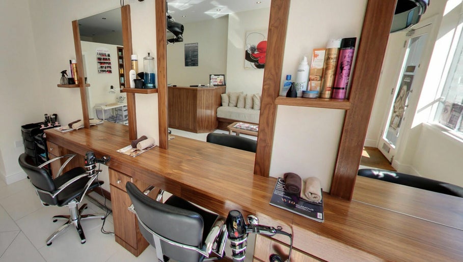 Jamalouki Hair and Beauty Salon image 1