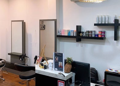 Contemporary interior of I.C.O.N by Hair Visual, Singapore, SG, showcasing stylish chairs and modern decor.