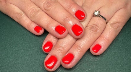 Painted Nails and Beauty, bild 2