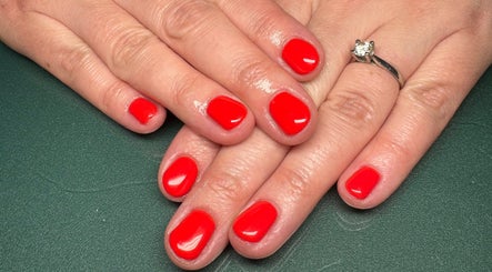 Painted Nails and Beauty, bild 3