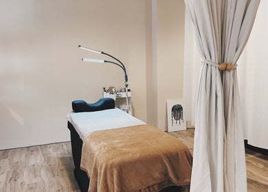 Cozy treatment room at Beauty Studio 101 in Sungai Besi, Selangor, MY, featuring a comfortable massage bed.
