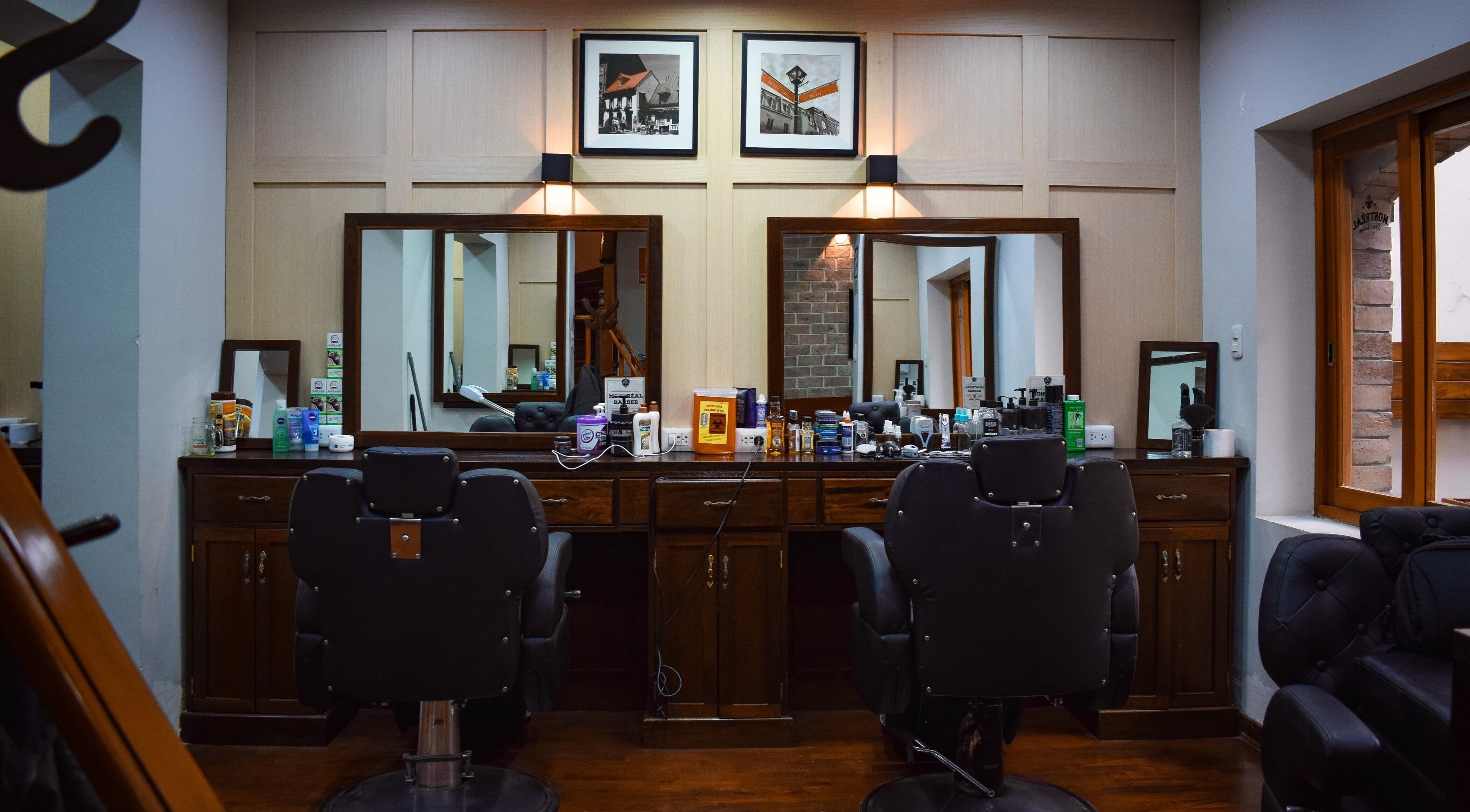 Interior elegante de Montreal Spa & Barberia en Miraflores, Provincia de Lima, PE.