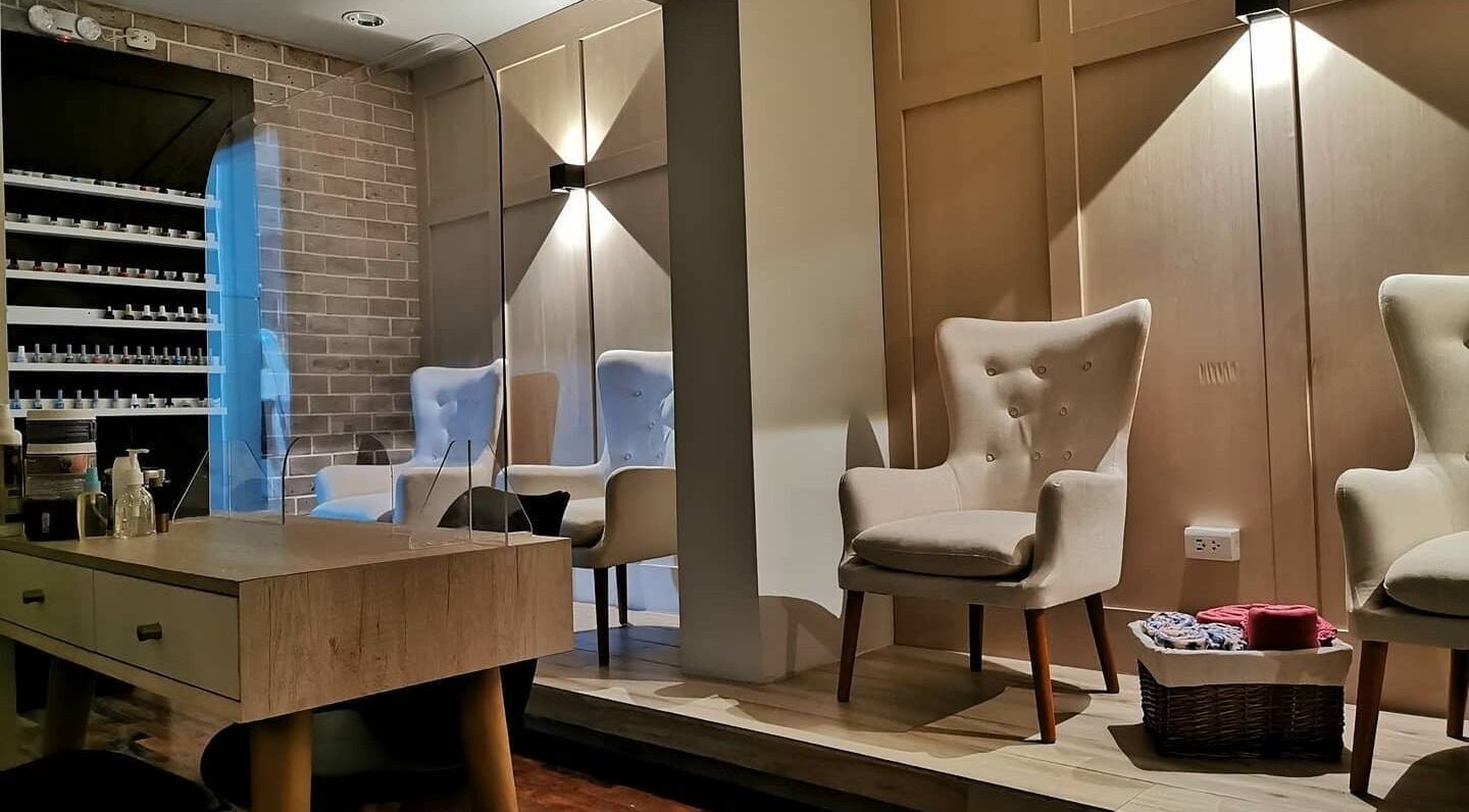 Área de espera elegante en Montreal Spa & Barberia, Miraflores, Provincia de Lima, PE.