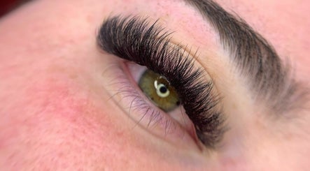 Lashes and Brows by Renee Beauty صورة 3