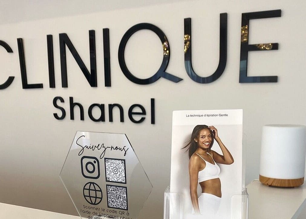 Intérieur moderne de la Clinique Shanel Médecine Esthétique à Saint-Lambert, Québec, CA.