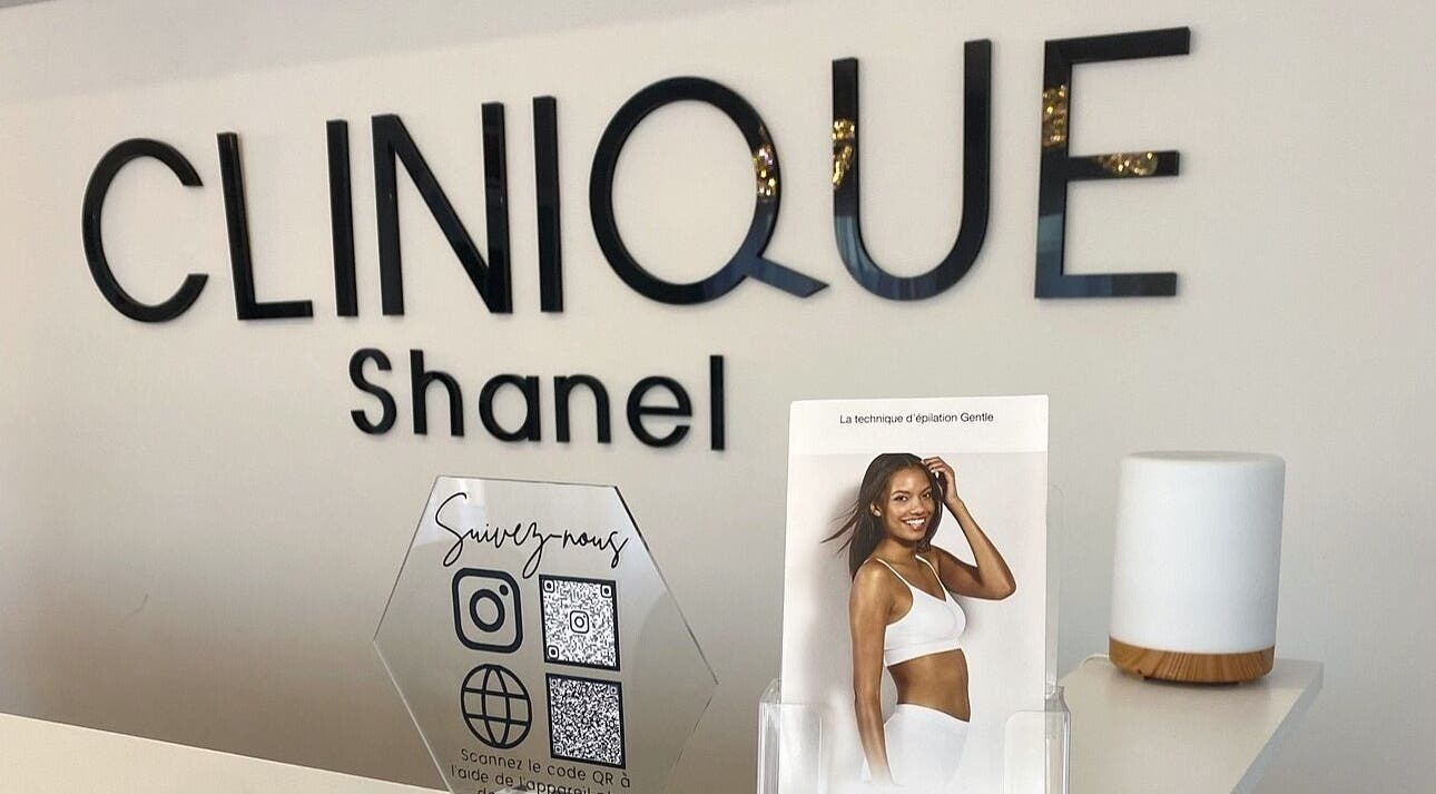 Intérieur moderne de la Clinique Shanel Médecine Esthétique à Saint-Lambert, Québec, CA.