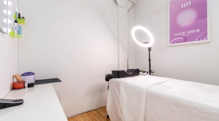 Tranquil treatment room at PALM, Montréal, Québec, CA, featuring a massage table and ambient lighting.