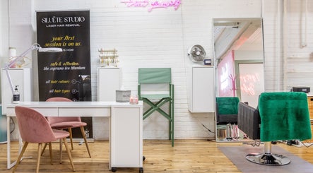 Modern beauty lounge at PALM, Montréal, Québec, CA featuring stylish pink chairs and chic decor.
