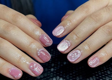 Pink glitter nails with pearl accents at Palm, Montréal, Québec, CA.