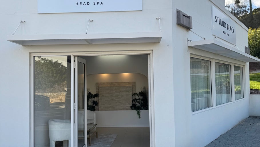 Studio Black | Head Spa, bilde 1